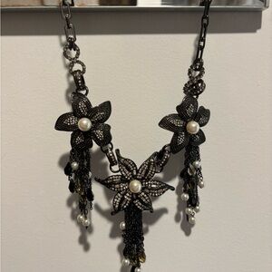 Elegant Black Floral Necklace with Pearls